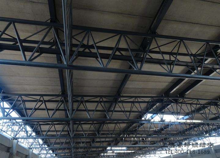1.梁和檩条作为支撑,可以抵抗施加在钢结构建筑面板上的纵向荷载.